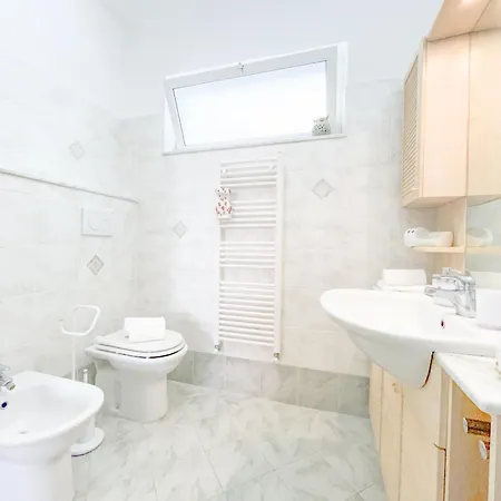 Parcheggio Privato - 400mt Dal Mare - Wifi * Vado Ligure