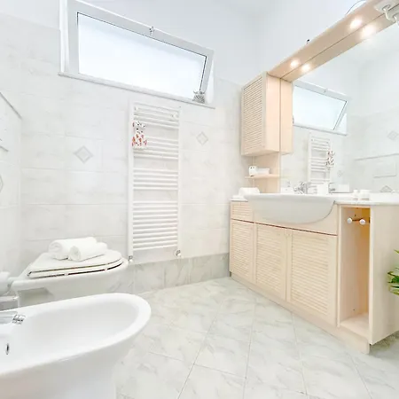 Parcheggio Privato - 400mt Dal Mare - Wifi Vado Ligure